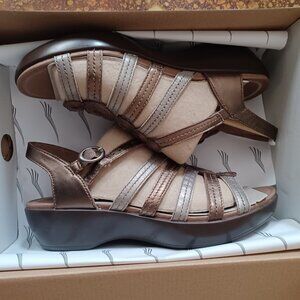 Dansko "Drea" Wedge Sandal, sz 9